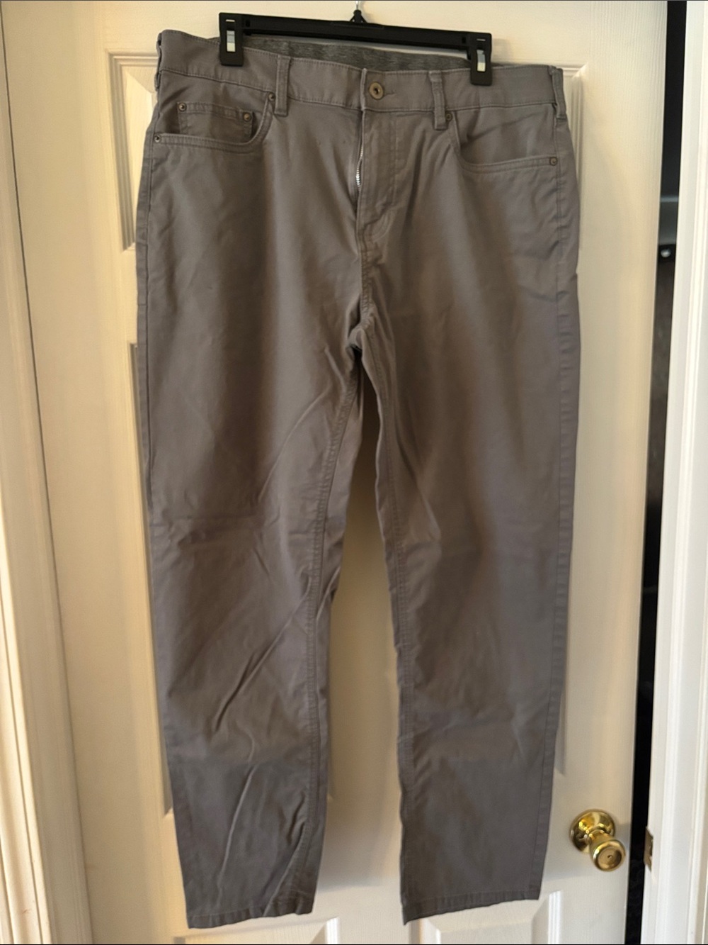 Men's Gray Chino Pants - Classic Casual Style